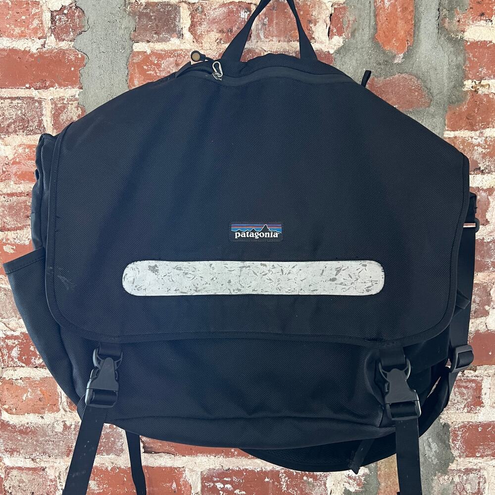 VTG PATAGONIA Critical Mass Black Messenger Bag